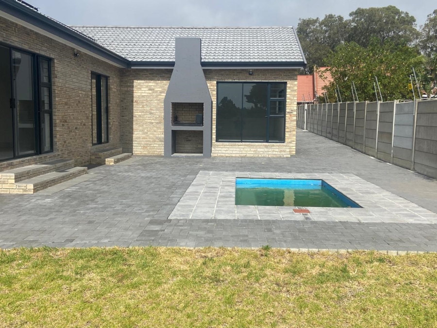 4 Bedroom Property for Sale in Brymore Eastern Cape
